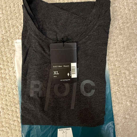 On™Cloud Women's R.O.C. Run On Clouds T-Shirt in Black XL NWT - Picture 4 of 8